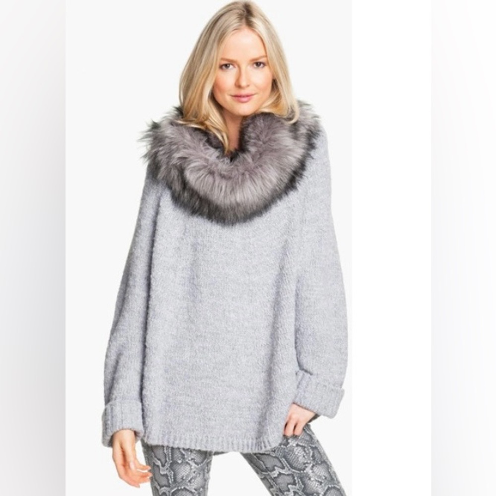 Michael KORS Poncho with matching fur collar